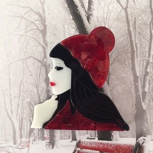 🍏50% OFF/3+...Young Lady in Red Toque and Scarf Brooch